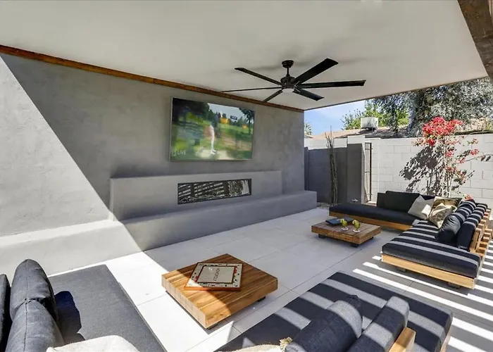 Deluxe Desert Getaway Heated Pool & Hot Tub Holiday home Scottsdale