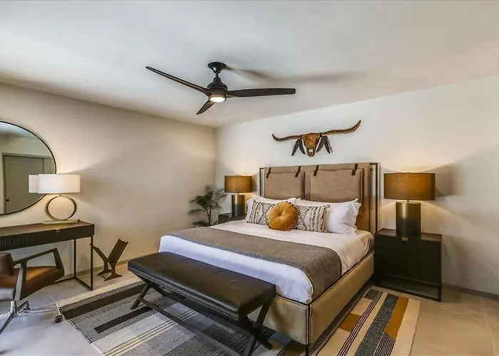 Deluxe Desert Getaway Heated Pool & Hot Tub Holiday home Scottsdale