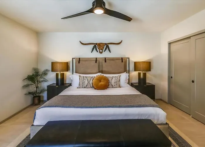 Holiday home Deluxe Desert Getaway Heated Pool & Hot Tub Scottsdale