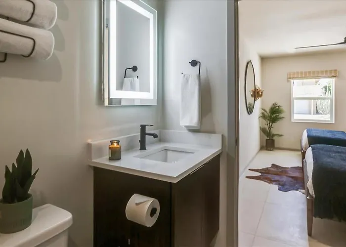 Deluxe Desert Getaway Heated Pool & Hot Tub