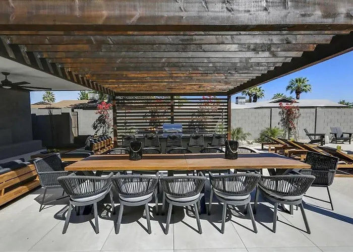 Deluxe Desert Getaway Heated Pool & Hot Tub Holiday home Scottsdale